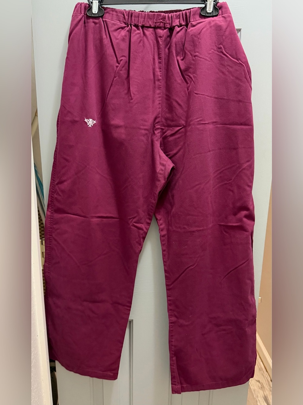 Med Couture EZ Flex 8405P Women’s XL Petite Wine Scrub Pants, No Drawstring
